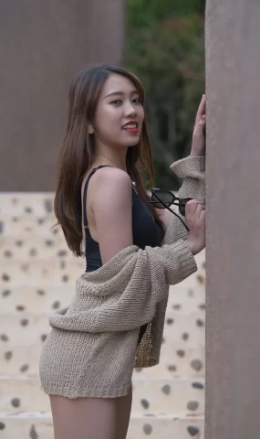 唯美街拍 NO.1035  黑色彼基尼小解解 （4）[88P]