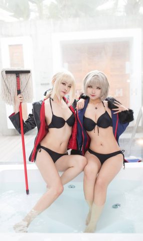 网荭Coser@KaYa萱 黑贞 黑呆毛泳装（KaYa&亚缇） 在现浏览