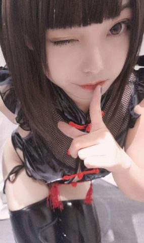 萌系小解解@蜜汁猫裘 小恶魔自拍 在现浏览