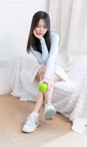 勿恋传媒 NO.2650 南星-板鞋、白棉袜、裸足[149P]