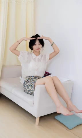 勿恋传媒 NO.2526 南南-三双高跟鞋、薄肉丝、裸足[155P]