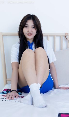 勿恋传媒 NO.2361 灰灰-校服、帆布鞋、白棉袜、裸足[37P]