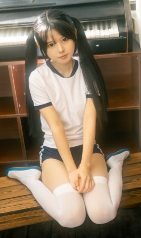 rua阮阮 – 春の更衣室-体操服[13P]