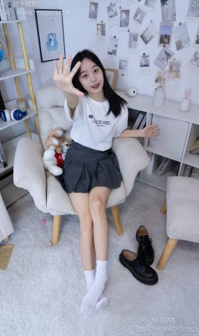 甜予摄影 NO.008 艺艺-皮鞋、白棉袜、裸足[122P]