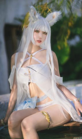 周叽是可爱兔兔  – 白金泳装[23P]