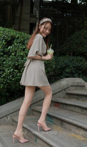 [IESS异思趣向] 耽丝 210531 阶梯上的美女 婉苹 [91P]