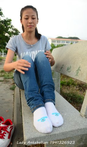 [战前女神] 美腿镁足精品摄影套图 028 [74P]