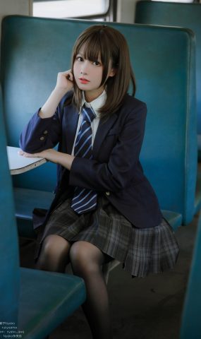 Nyako喵子  – 火车JK[12P]