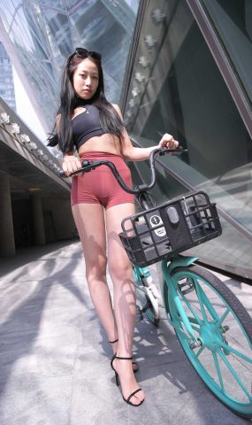 唯美街拍 NO.207 姓感迷人的仅身热裤少妇（四） [100P]