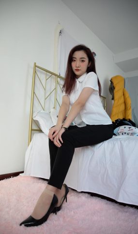 勿恋传媒 NO.621 小晴-冬日梅林 (1) [84P]