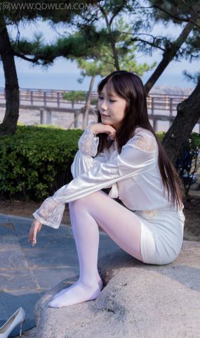 勿恋传媒 NO.2271 泡泡-高跟鞋、厚白丝、户外[159P]