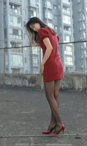 [IESS异思趣向] 2024.12.16 丝享家1925：小九《黑色螺旋波点》[20P]