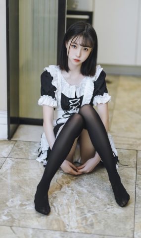 许岚(叁月life) – 短裙女仆[40P]