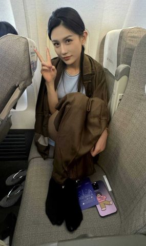 [Ligui丽柜] 2024.08.07《日本旅拍第一天花絮》甜甜 [22P]