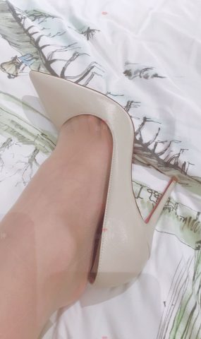 丝月神 018 白色筒袜肉丝杏色高跟[31P]