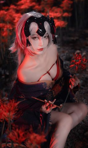 人气动漫Coser@铁板烧鬼舞 黑贞 在现浏览