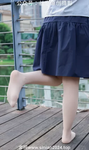 丝恋摄影 NO.016 泡芙-白色衬衫 jk短裙 肉色薄丝 白色帆布鞋[230P]