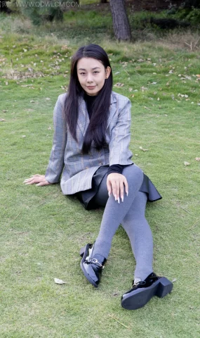 勿恋传媒 NO.2559 岚岚-皮鞋、厚灰丝、穿袜子[255P]