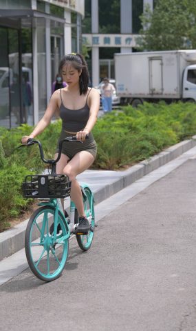 唯美街拍 NO.712 深绿色短裤小解解（四） [81P]
