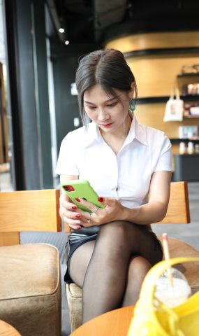 魔镜街拍 NO.093 皮裙黑丝 [52P]