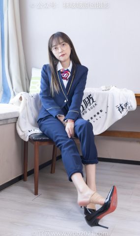 [BoBoSocks袜啵啵]NO.509 稚予-高跟鞋、短肉丝、黑色美甲、银行至服、半脱袜子[100P]