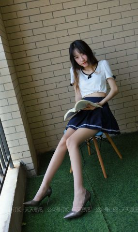 [IESS异思趣向] 耽丝 长腿少女 怡怡 [90P]