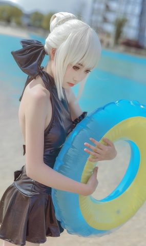 这个泡泡就是逊啦 – 黑saber泳装[12P]