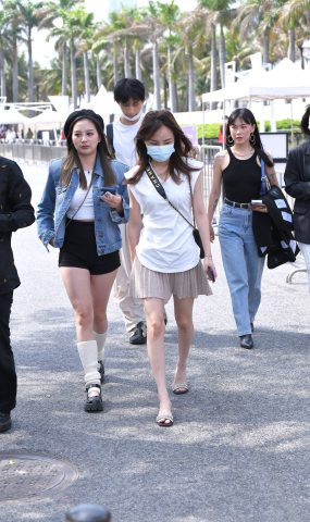 精选街拍作品 NO.1875 亚力山大王凉拖短裙[68P]