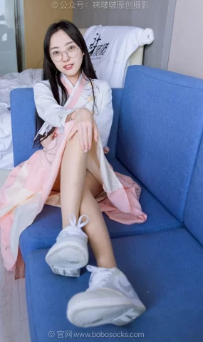 [BoBoSocks袜啵啵]NO.744 稚予-板鞋、油亮薄肉丝、丝袜踩奶油蛋糕[133P]