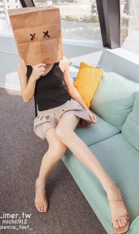 Limerence原创 NO.013 Michii神秘纸袋女孩的裸足大解放 (2)[86P]