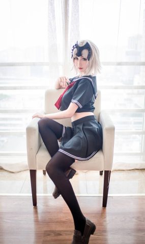 网荭Coser@木绵绵OwO 贞德（黑） 在现浏览