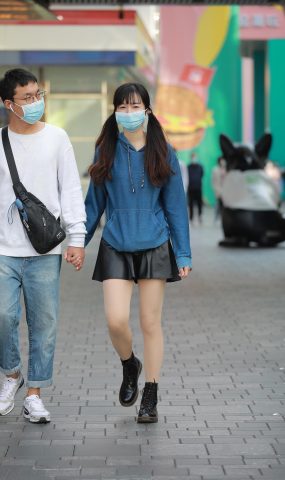 唯美街拍 NO.1152  皮裙肉丝女友[64P]