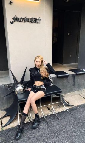 脚模面试脸足同框套路系列-082-各种撅屁股秀脚[4P]