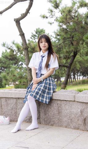 勿恋传媒 NO.2242 闪闪-板鞋、厚白丝、户外草地公园沙滩脱鞋丝袜走路剧情[114P]