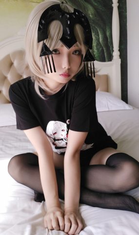 雯妹  – 黑贞德穹妹[22P]