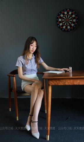 [IESS异思趣向] 耽丝 210611 小婕的迷人红高跟 [89P]