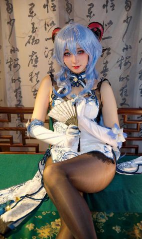 屑雪雪鸭  – 甘雨 青花瓷旗袍[42P]