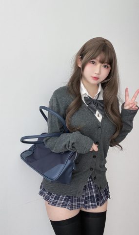 密桃少女是依酱呀 – 學姐的日常[10P]