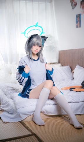 九柒喵  – 体操服白子[17P]