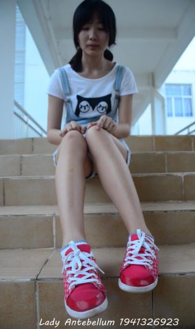 [战前女神] 美腿镁足精品摄影套图 039 [37P]