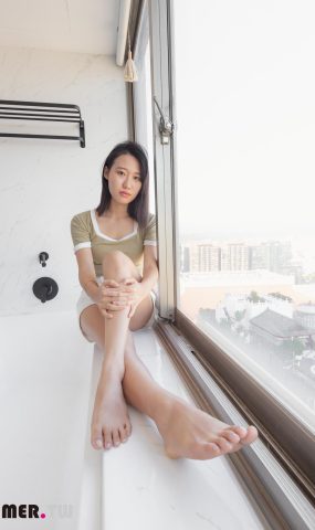 Limerence原创 NO.014 学生素人Sarah裸足首作 (1) [92P]