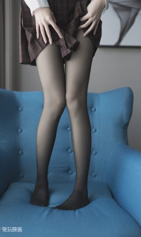 兔玩映画 B098 蓝椅子上的黑丝少女 在现浏览