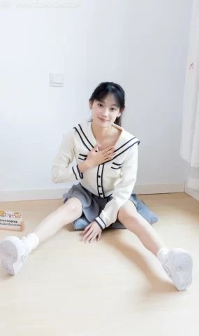 勿恋传媒 NO.2768 山奈-板鞋、白棉袜、裸足、半脱袜子[215P]