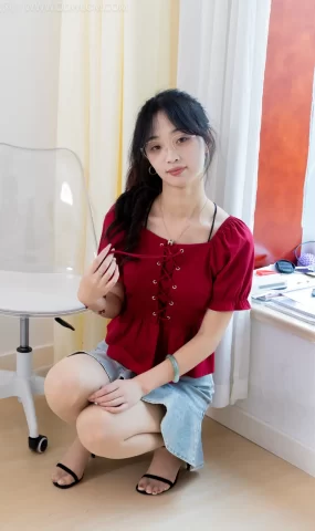 勿恋传媒 NO.2530 南南-三双高跟鞋、薄肉丝、裸足[155P]