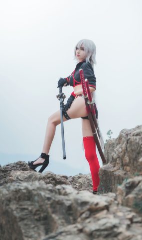 网荭Coser@rioko凉凉子 泳装黑贞 在现浏览