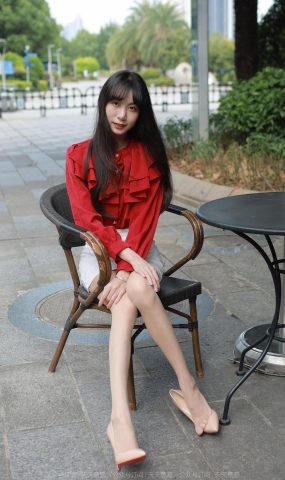 [IESS异思趣向] 2022.10.19 丝享家1242：团团《阳光下的长腿》[85P]