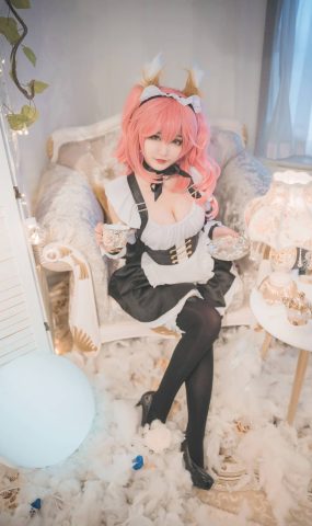 微博红人Coser@鬼畜摇 玉藻前女仆 在现浏览