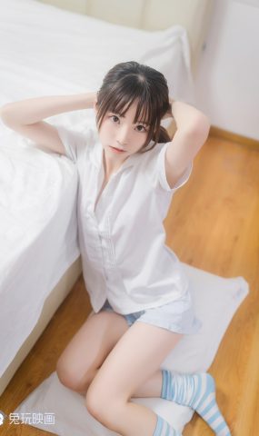 兔玩映画 VOL.048 蓝白条纹袜 在现浏览