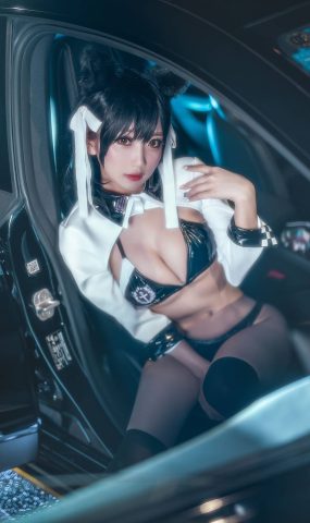 微博红人Coser@鬼畜摇 爱宕赛车娘 在现浏览