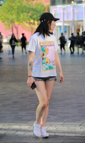 唯美街拍 NO.1207 – 热裤月牙小解解[87P]